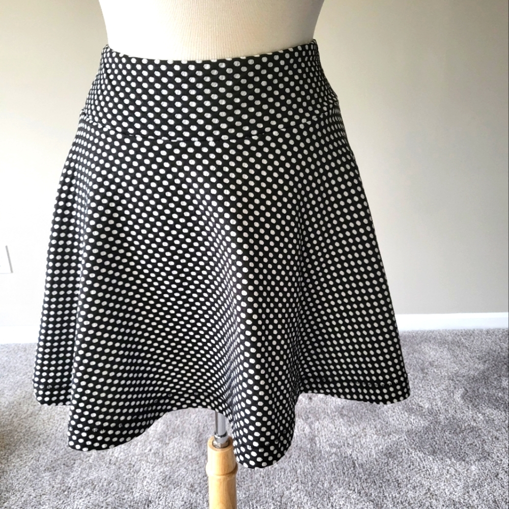 Cooperative – Juniors Mini Black and White Polka Dot Skirt (Size M)